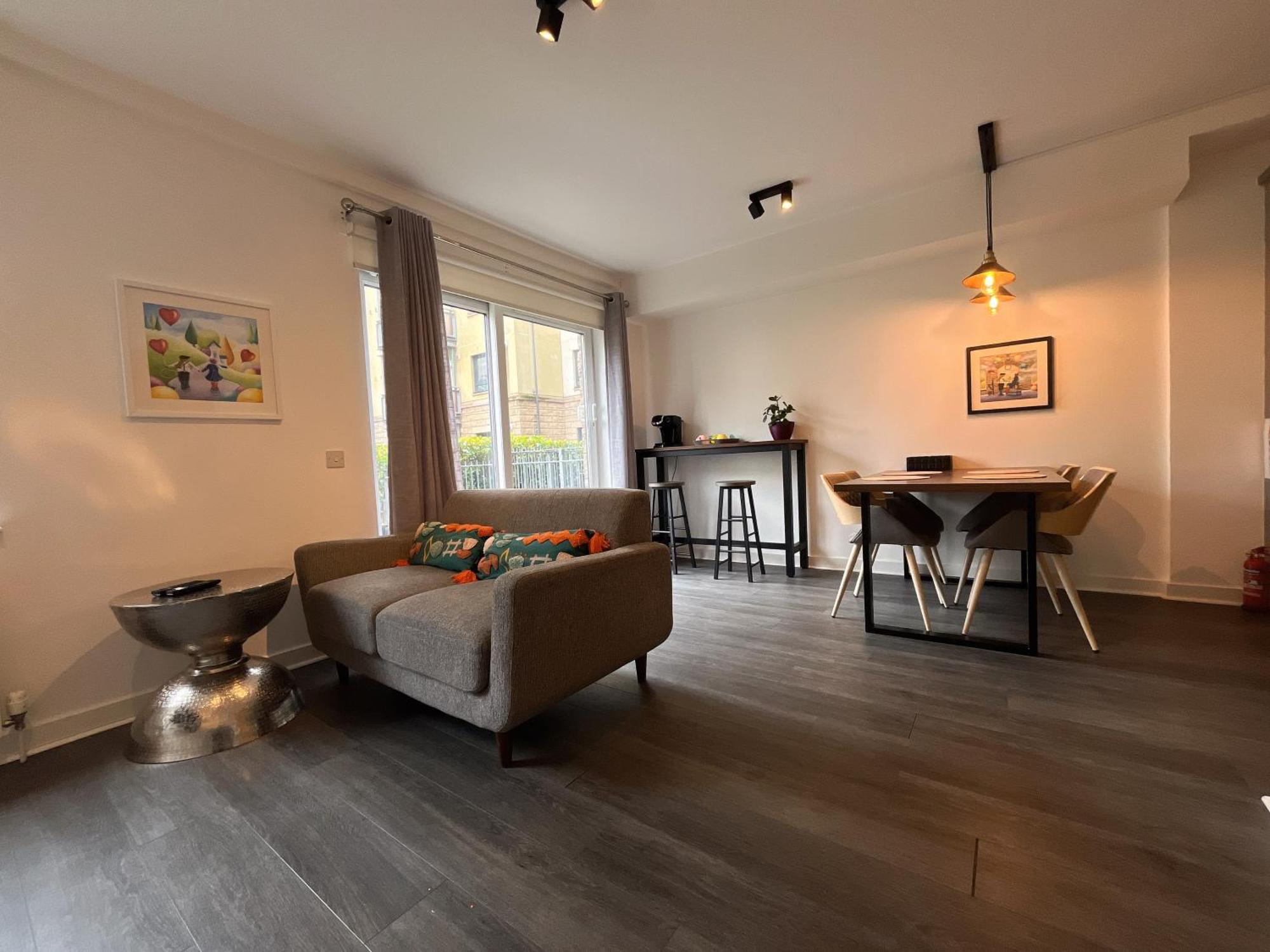 2 Bath Free Parking Appartement *